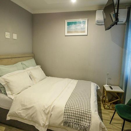 Cozier Glitz Hotel Cape Town Bagian luar foto